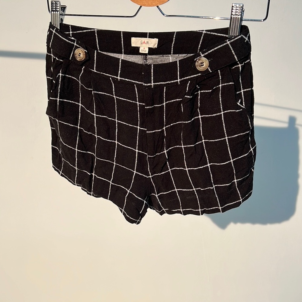 Cute shorts black and white stripe